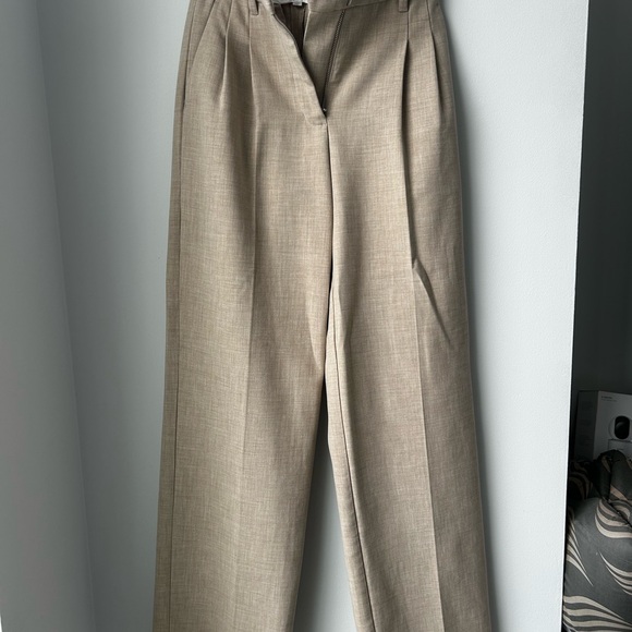 ARITZIA EFFORTLESS PANTS Limited Color: Heather Chrome Grey - Picture 1 of 7